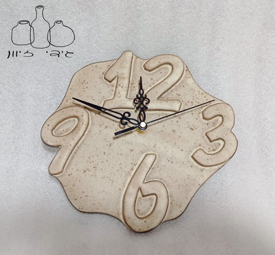 שעון קיר, בקרם מט מנוקד