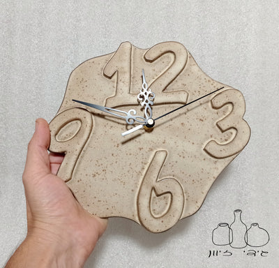 שעון קיר, בקרם מט מנוקד