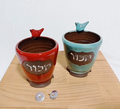 מעמד לנר נשמה , נר ליום זיכרון, עם פתיליות צפות, אדום