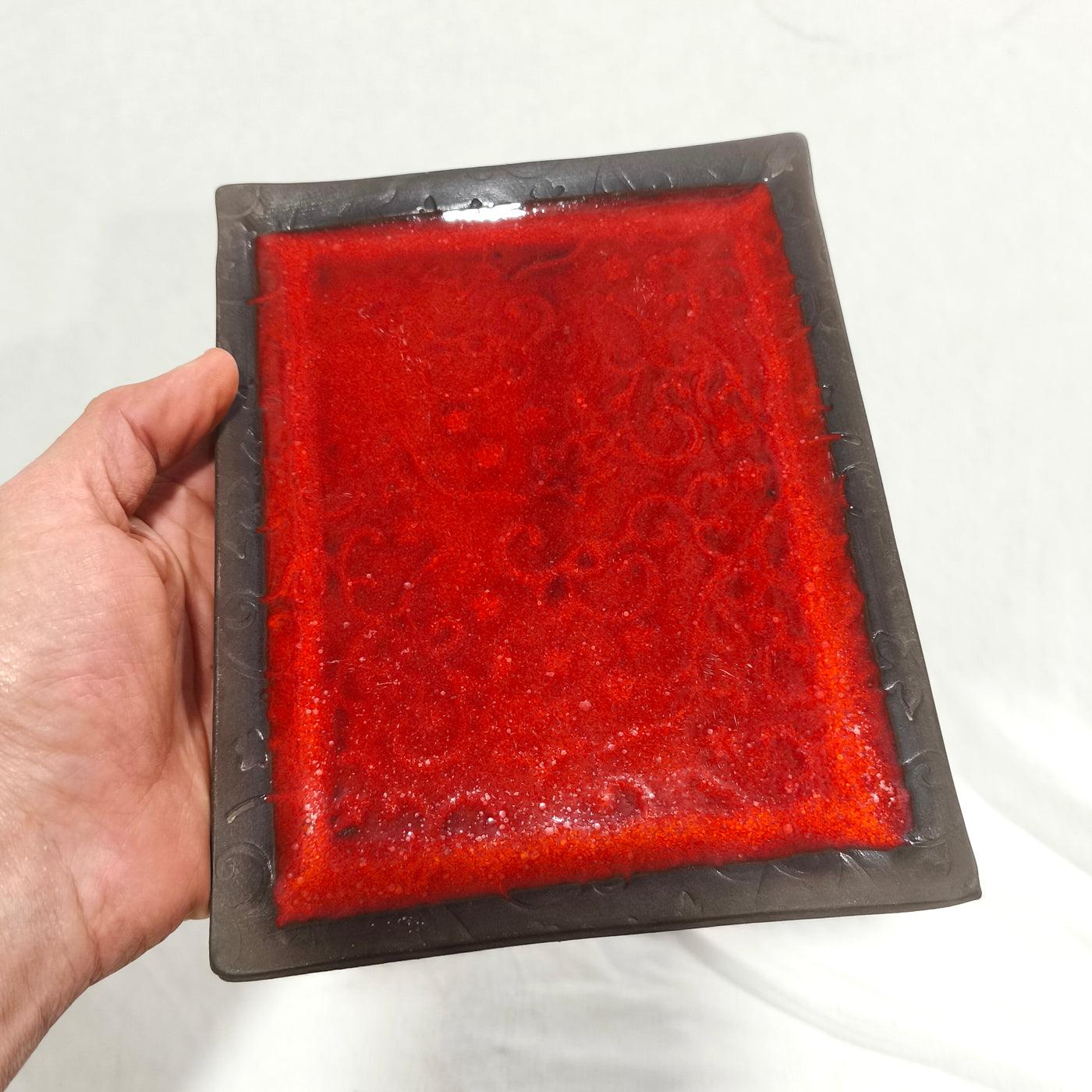 מגש מלבני באדום 17X21