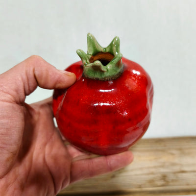 רימון קרמיקה אדום עם כתר ירקרק