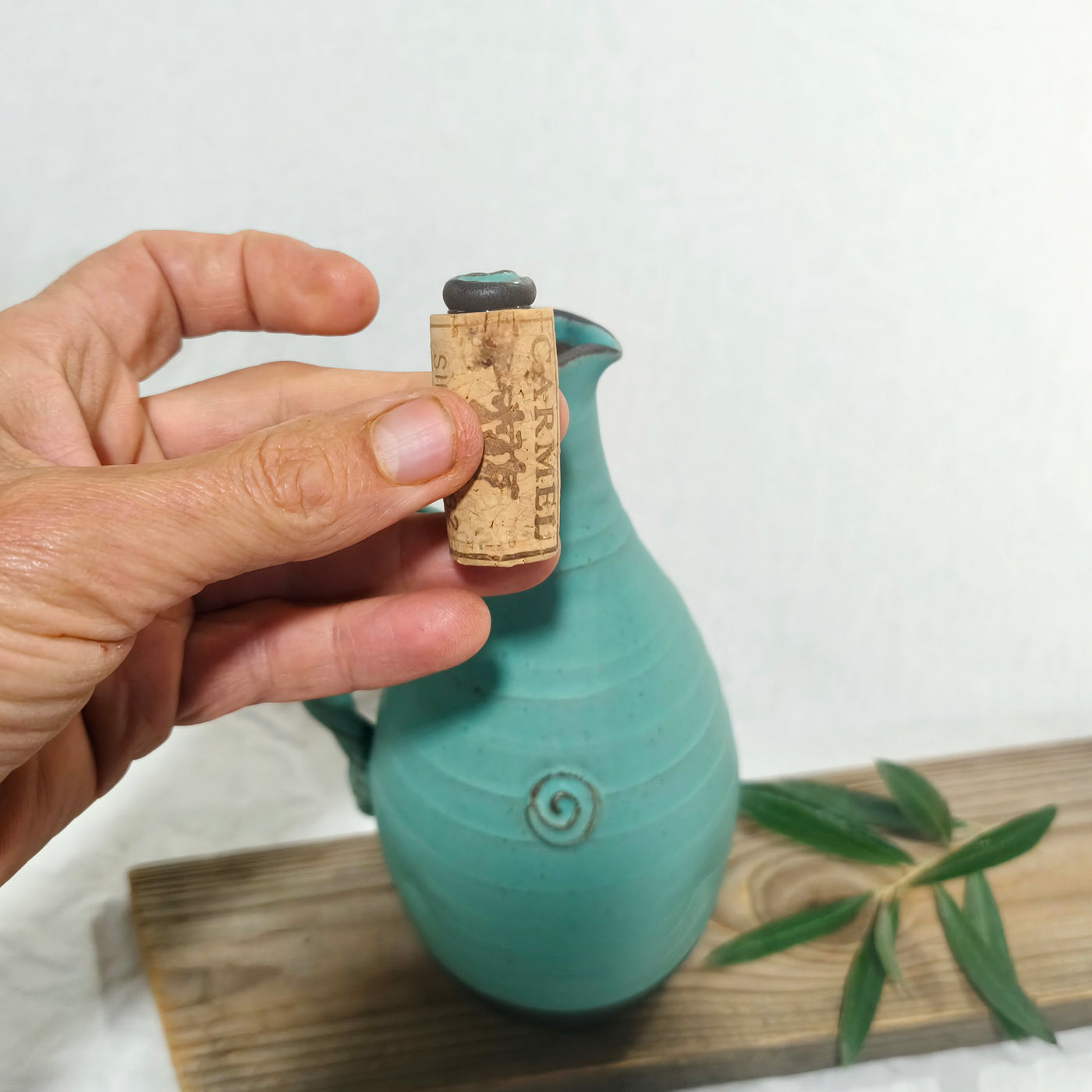 כלי לשמן זית בטורקיז  חצי מט/750 מ"ל