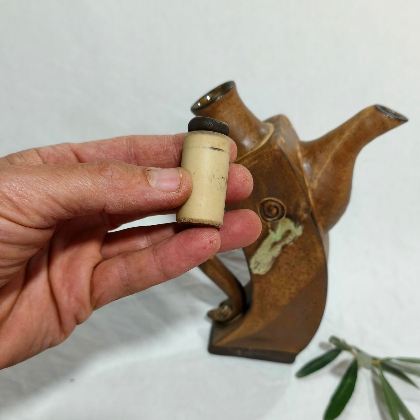 קומקומון נטוי לשמן זית בחום מט