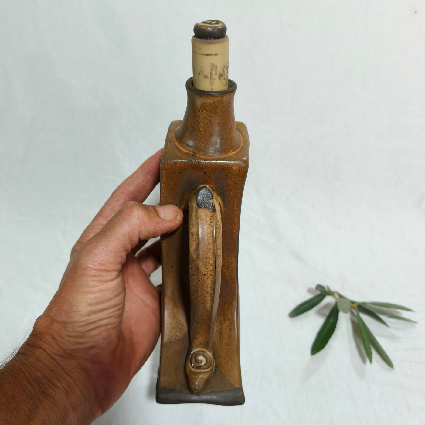 קומקומון נטוי לשמן זית בחום מט