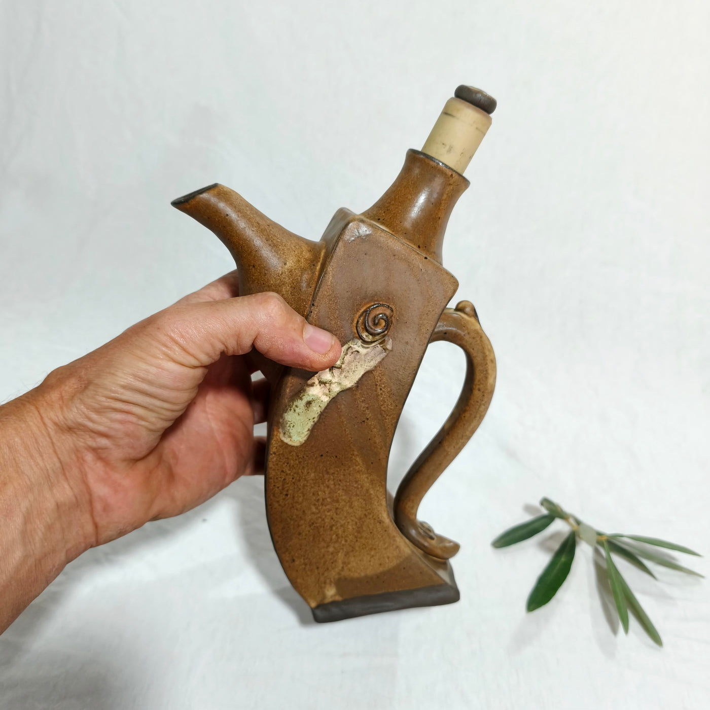 קומקומון נטוי לשמן זית בחום מט