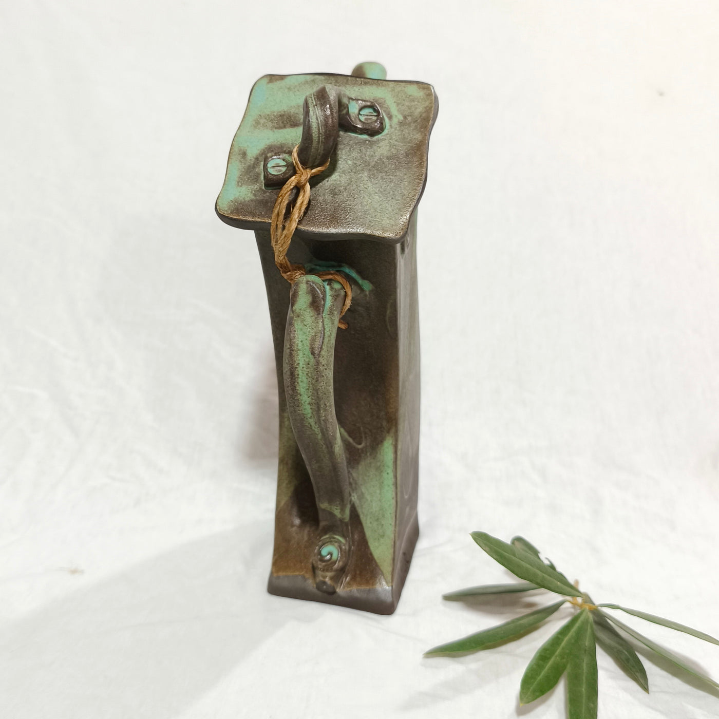 קומקומון נטוי לשמן זית בטורקיז מעושן מט