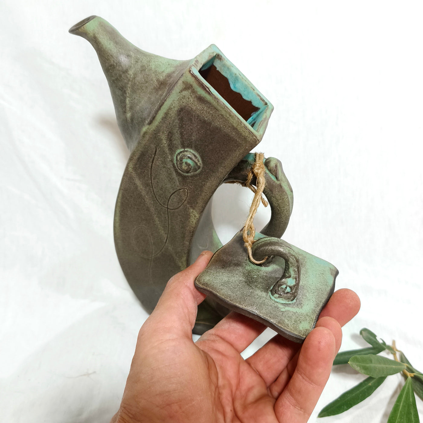 קומקומון נטוי לשמן זית בטורקיז מעושן מט