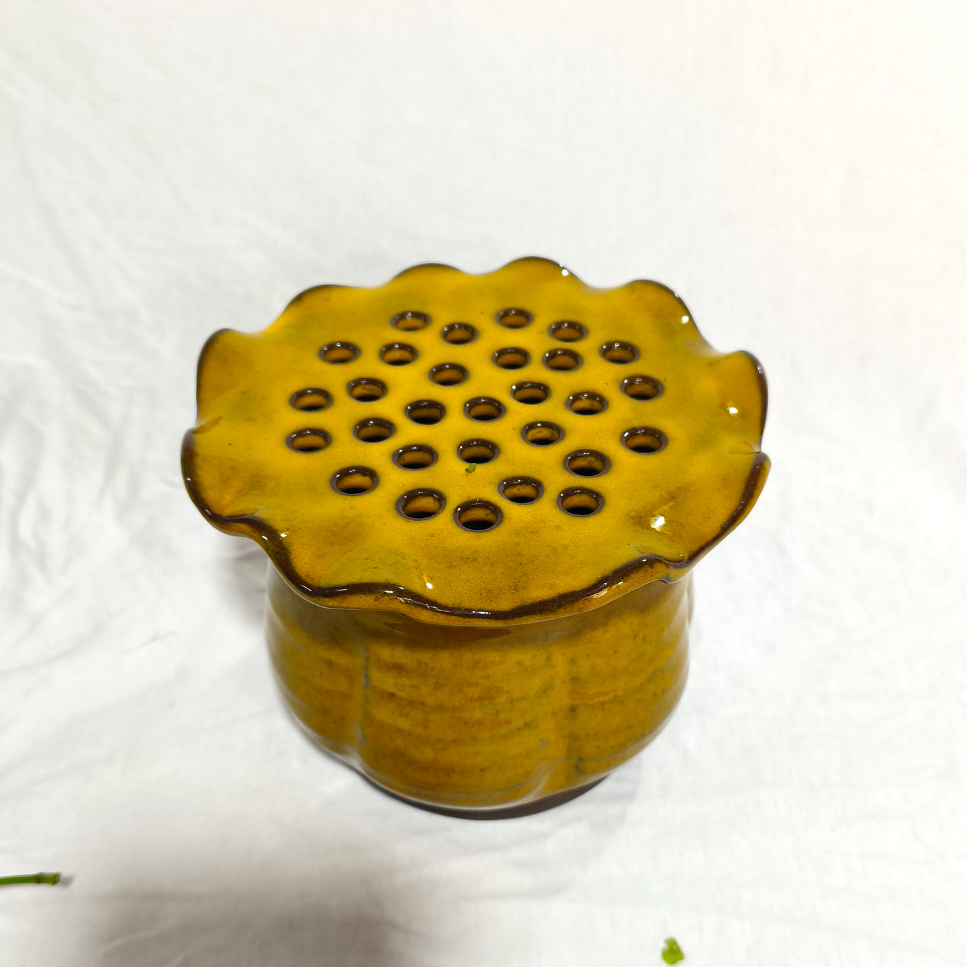 אגרטל מיוחד עם חורים לפרחים