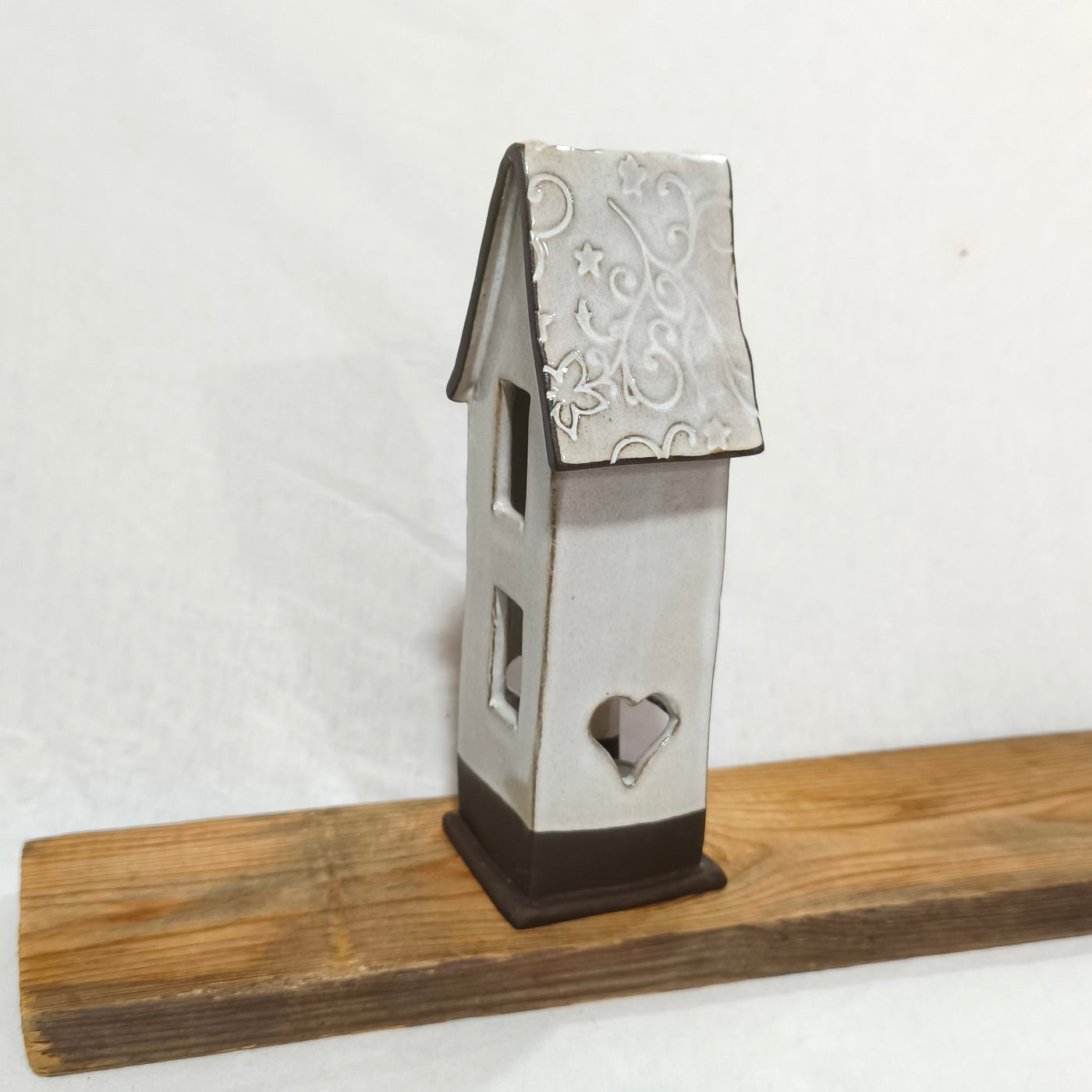 בית לנר, כלי לנר בצורת בית, בצבע שמנת