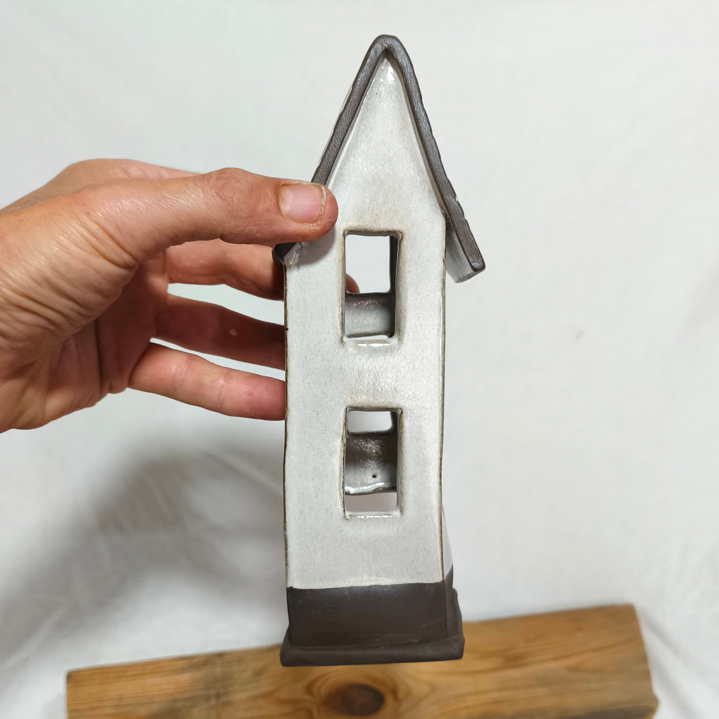 בית לנר, כלי לנר בצורת בית, בצבע שמנת