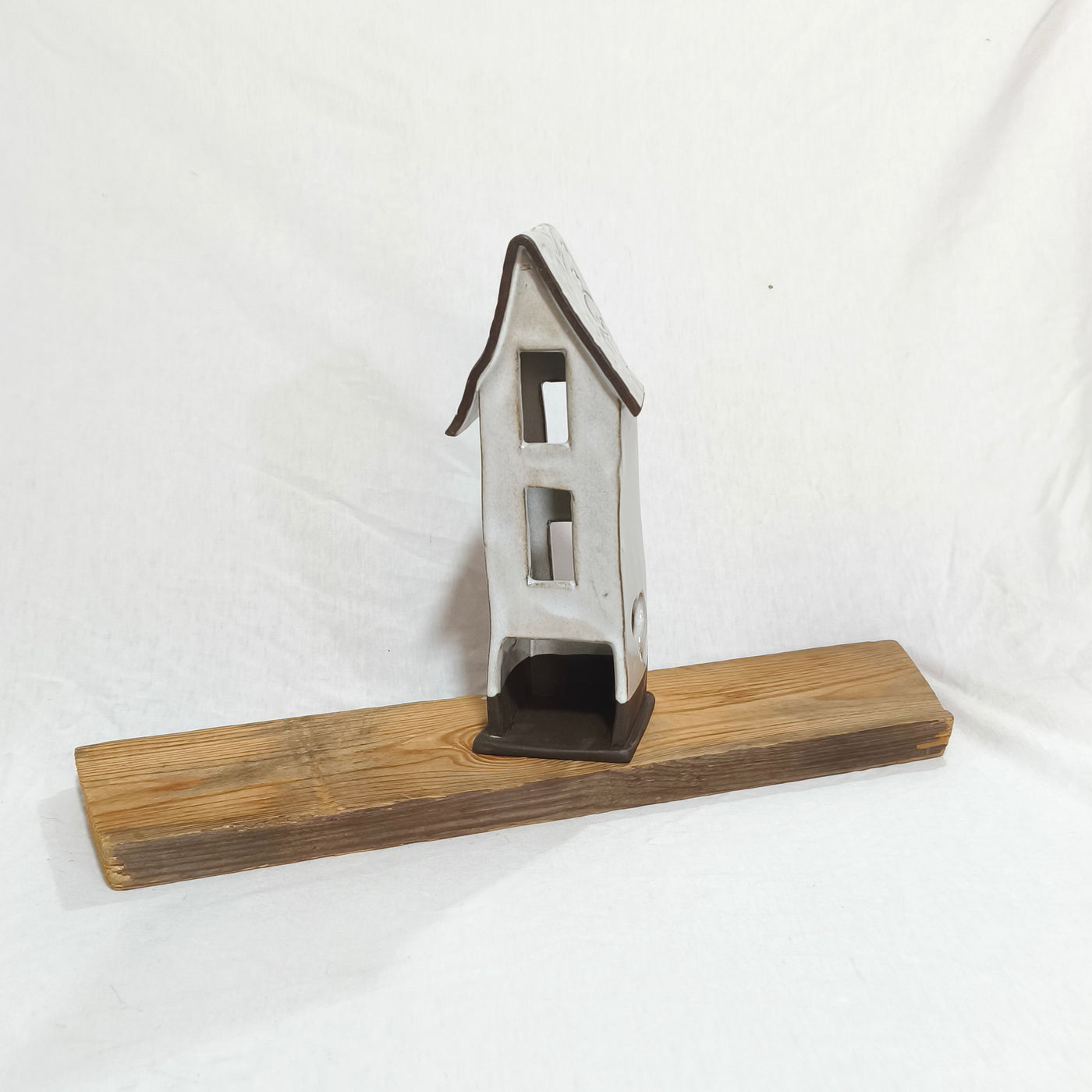 בית לנר, כלי לנר בצורת בית, בצבע שמנת