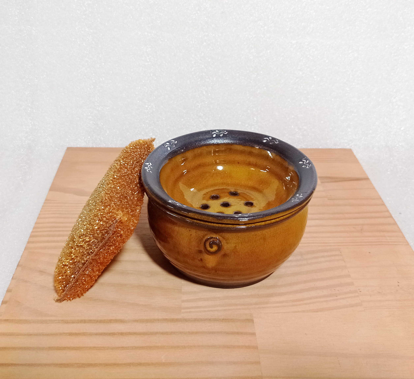 כלי לספוגית עם צלוחית/ ספוגית כלים בצהוב חרדלי