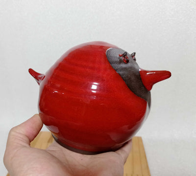 ציפור קרמיקה שמנה וגדולה באדום