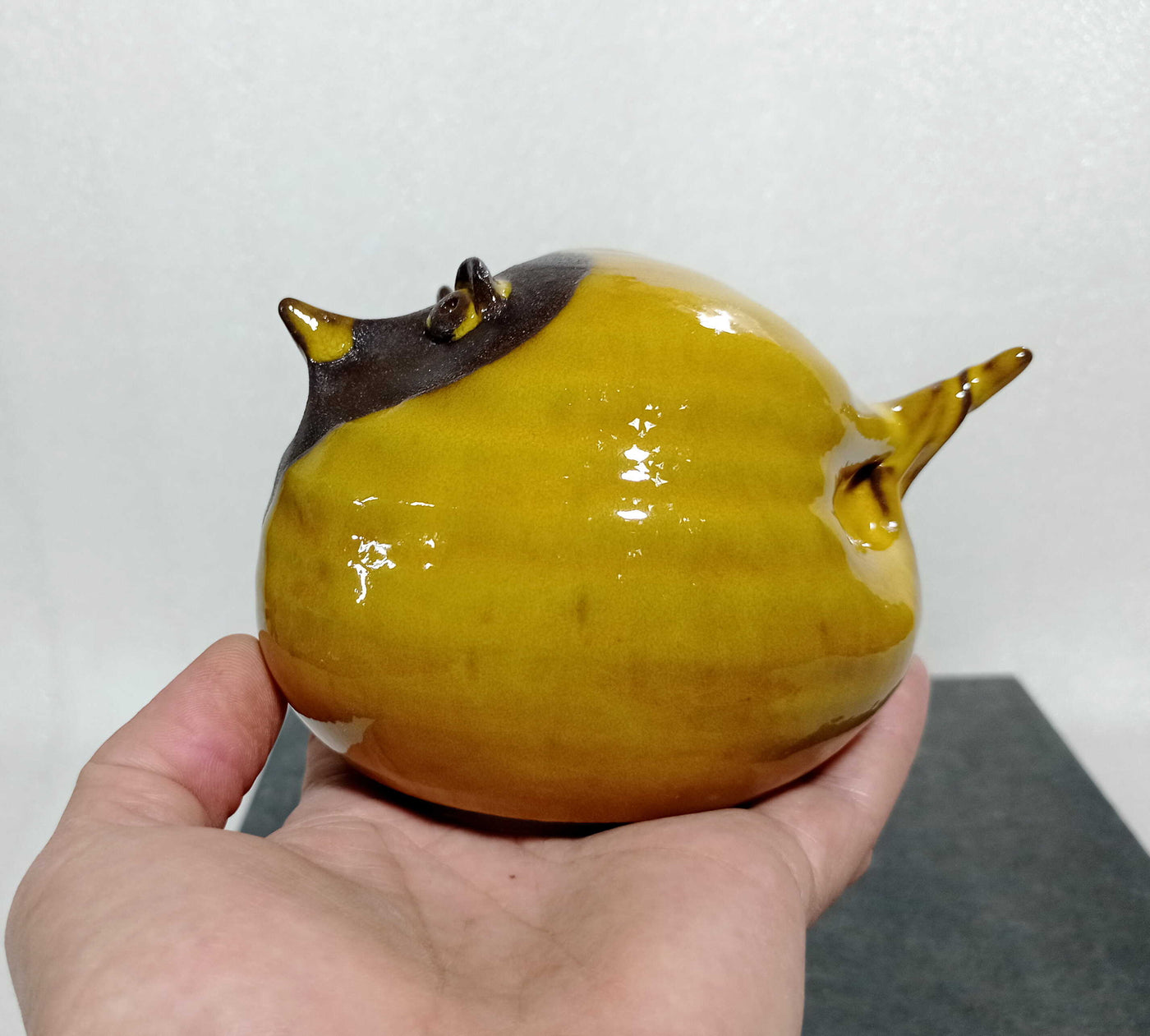 ציפור קרמיקה שמנה בחרדל