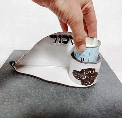 מעמד לנר נשמה עם הקדשה, נר ליום זיכרון