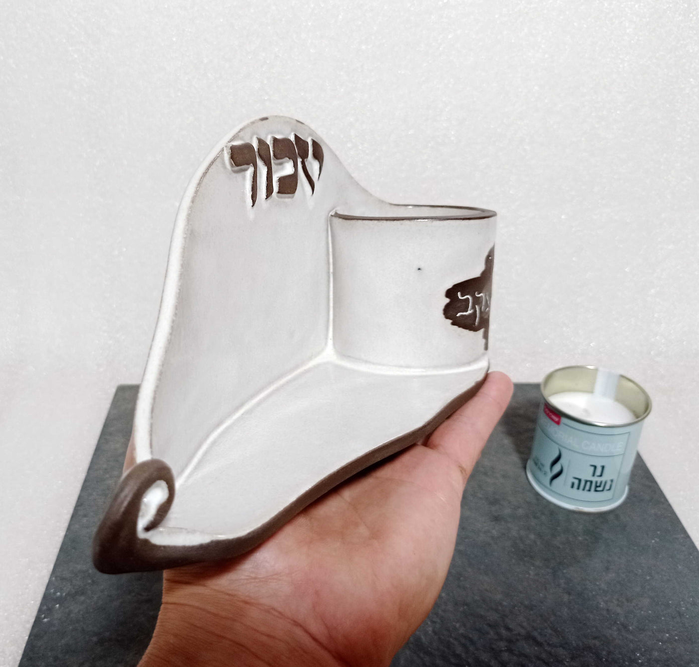 מעמד לנר נשמה עם הקדשה, נר ליום זיכרון