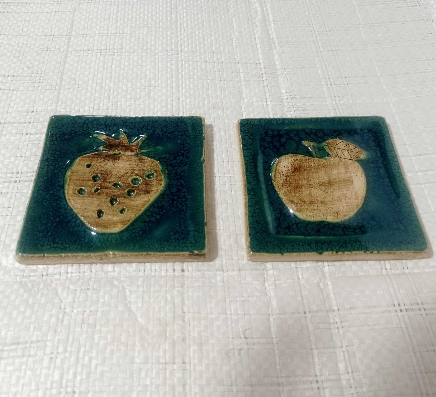 אריחים,10/10,  אריחי קרמיקה, ירוק כחול, בתבליטים שונים לבחירה