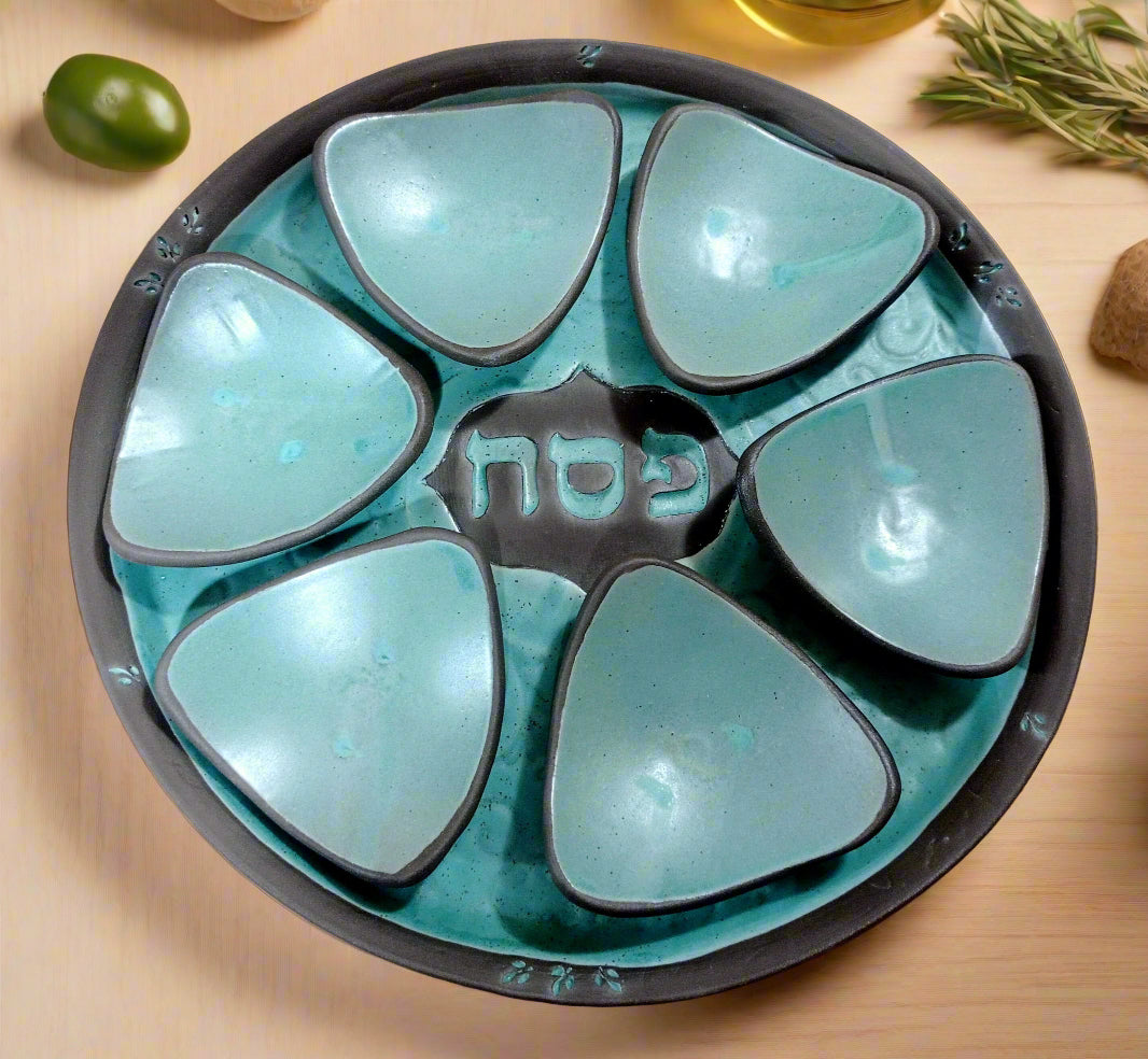 צלחת פסח בטורקיז חצי מט עם קעריות/ קערת סדר
