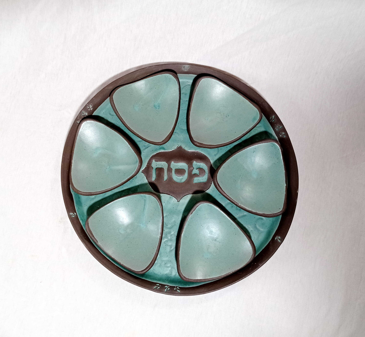 צלחת פסח בטורקיז חצי מט עם קעריות/ קערת סדר