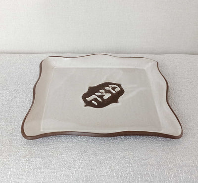 כלי למצות, מגש למצה, בשמנת