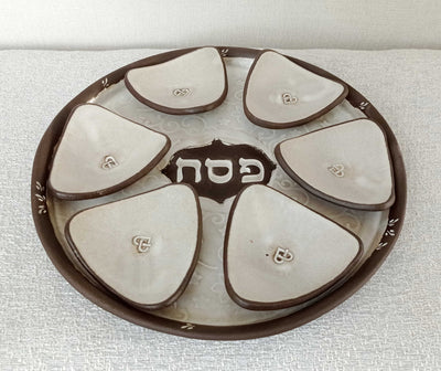 כלי למצות, מגש למצה, בשמנת