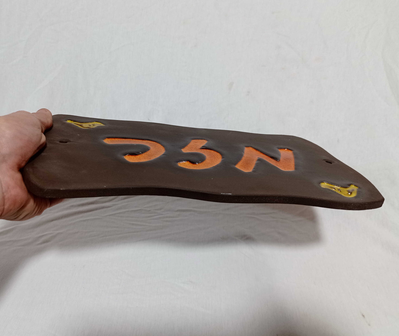שלט לקיר חיצוני, מקרמיקה,  משפחת מזר במחיר מוזל