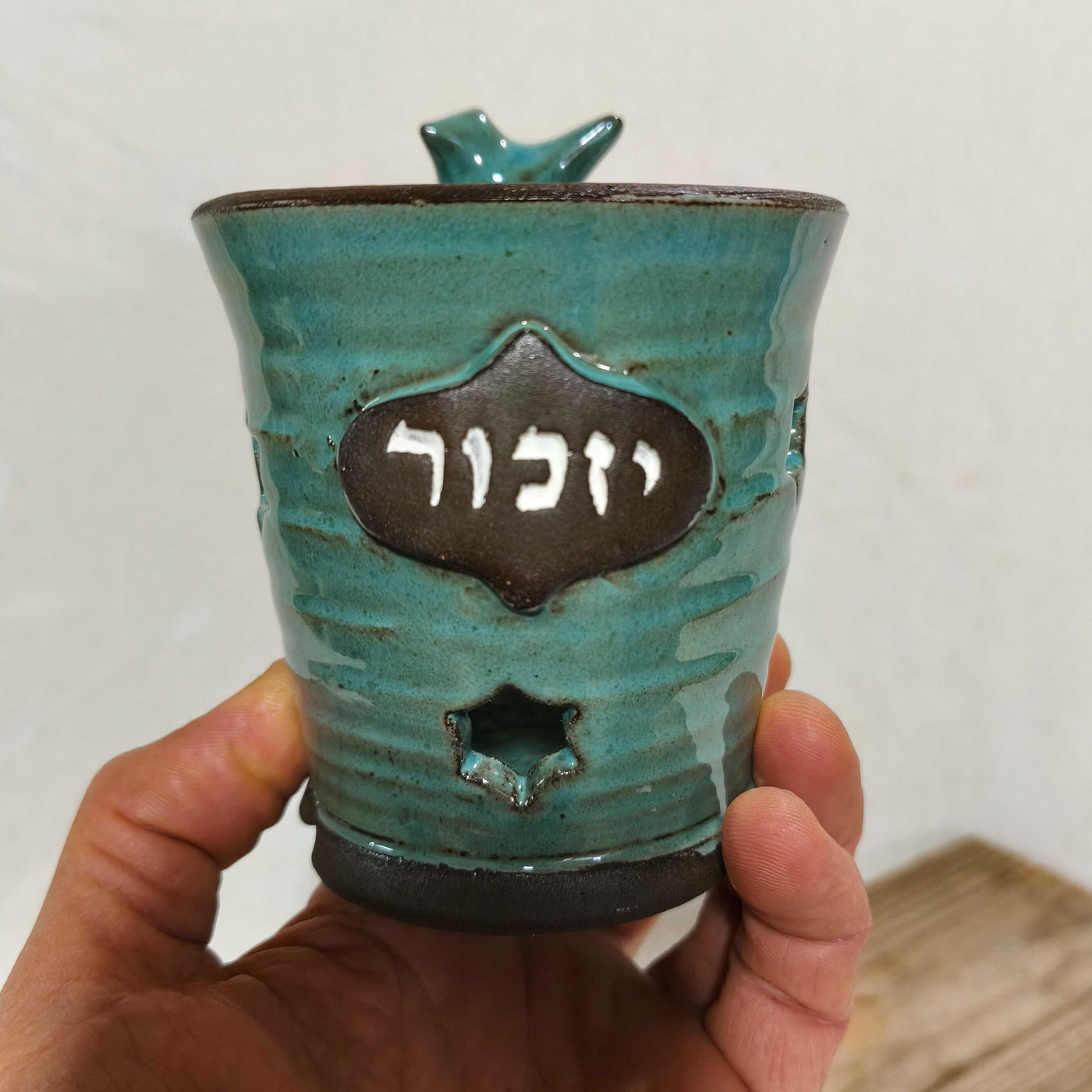 מעמד לנר נשמה , נר ליום זיכרון, כלי לנר נשמה
