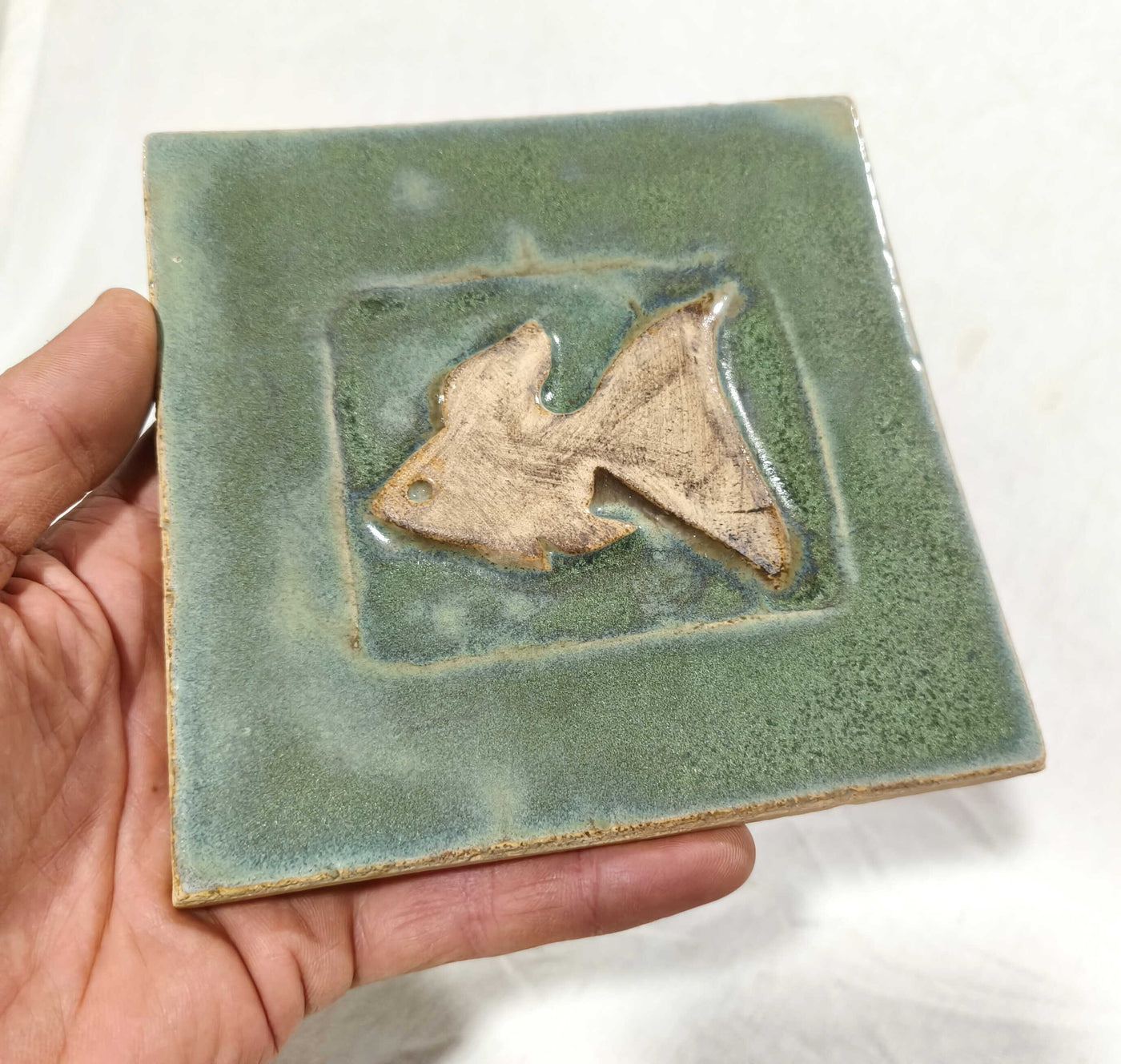 אריח קרמיקה 15X15-ירוק תבליט דג