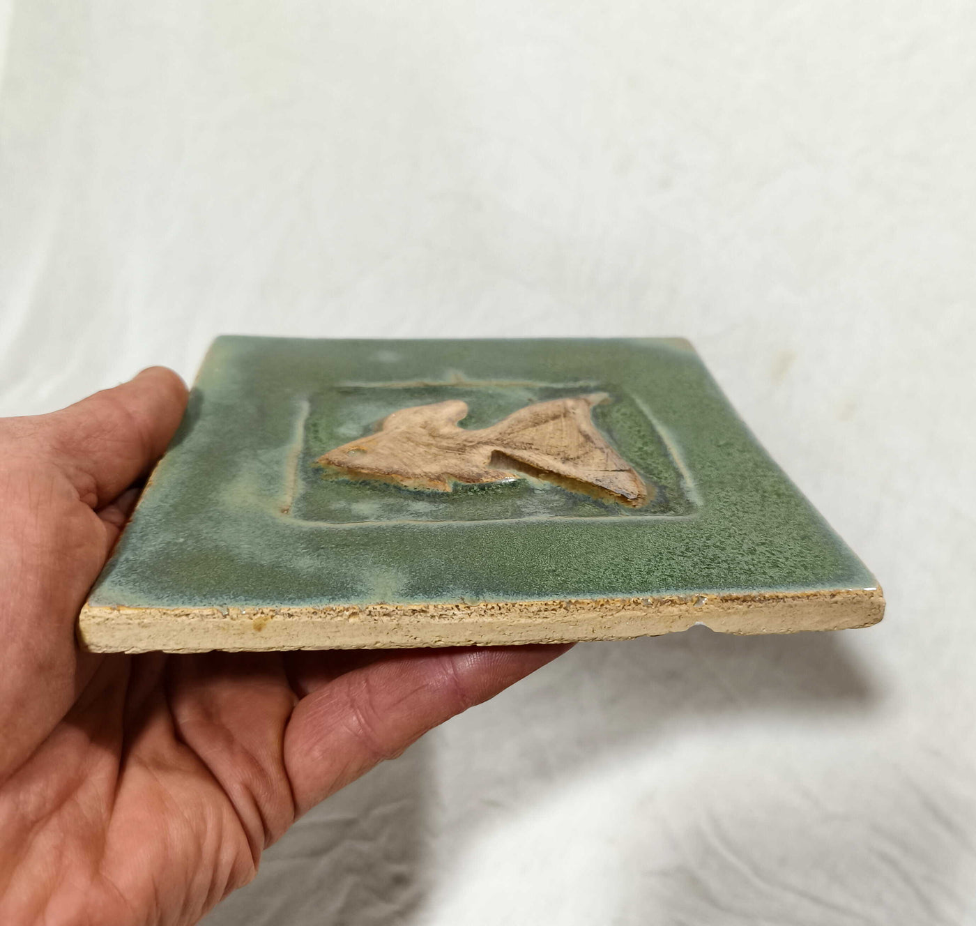 אריח קרמיקה 15X15-ירוק תבליט דג