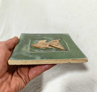 אריח קרמיקה 15X15-ירוק תבליט דג