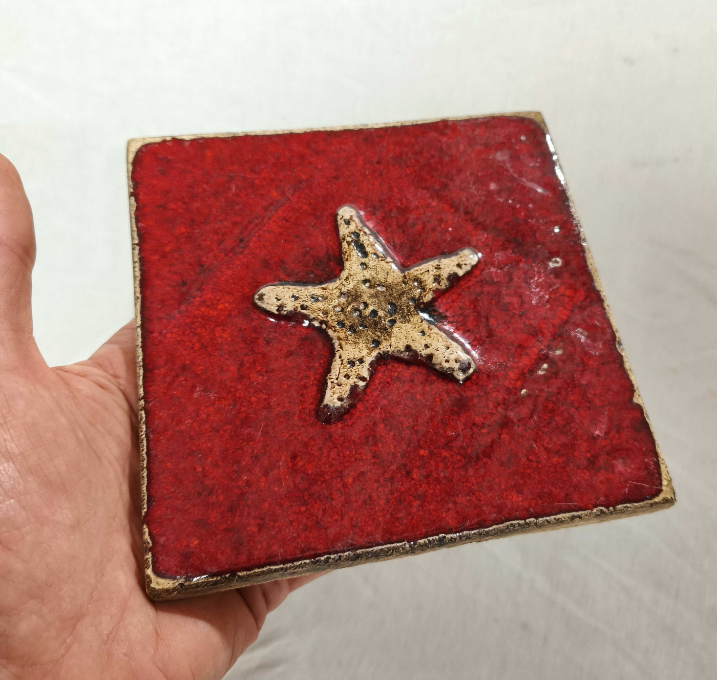 אריח קרמיקה 15X15-אדום בורדו תבליט כוכב