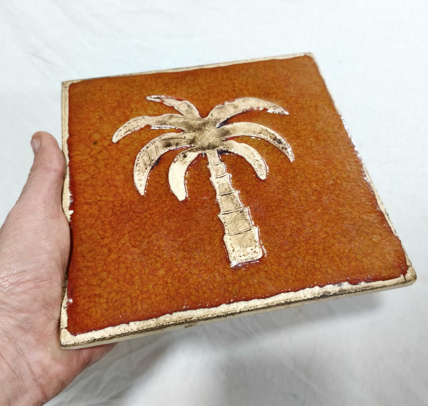 אריח קרמיקה 20X20-כתום כהה תבליט עץ דקל