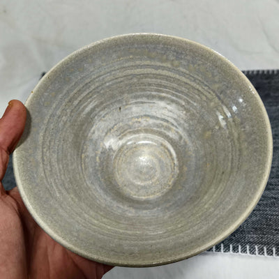 קערית הגשה קונית באפור פנינה