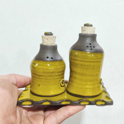 סט מלח פלפל על מגשון, חרדל