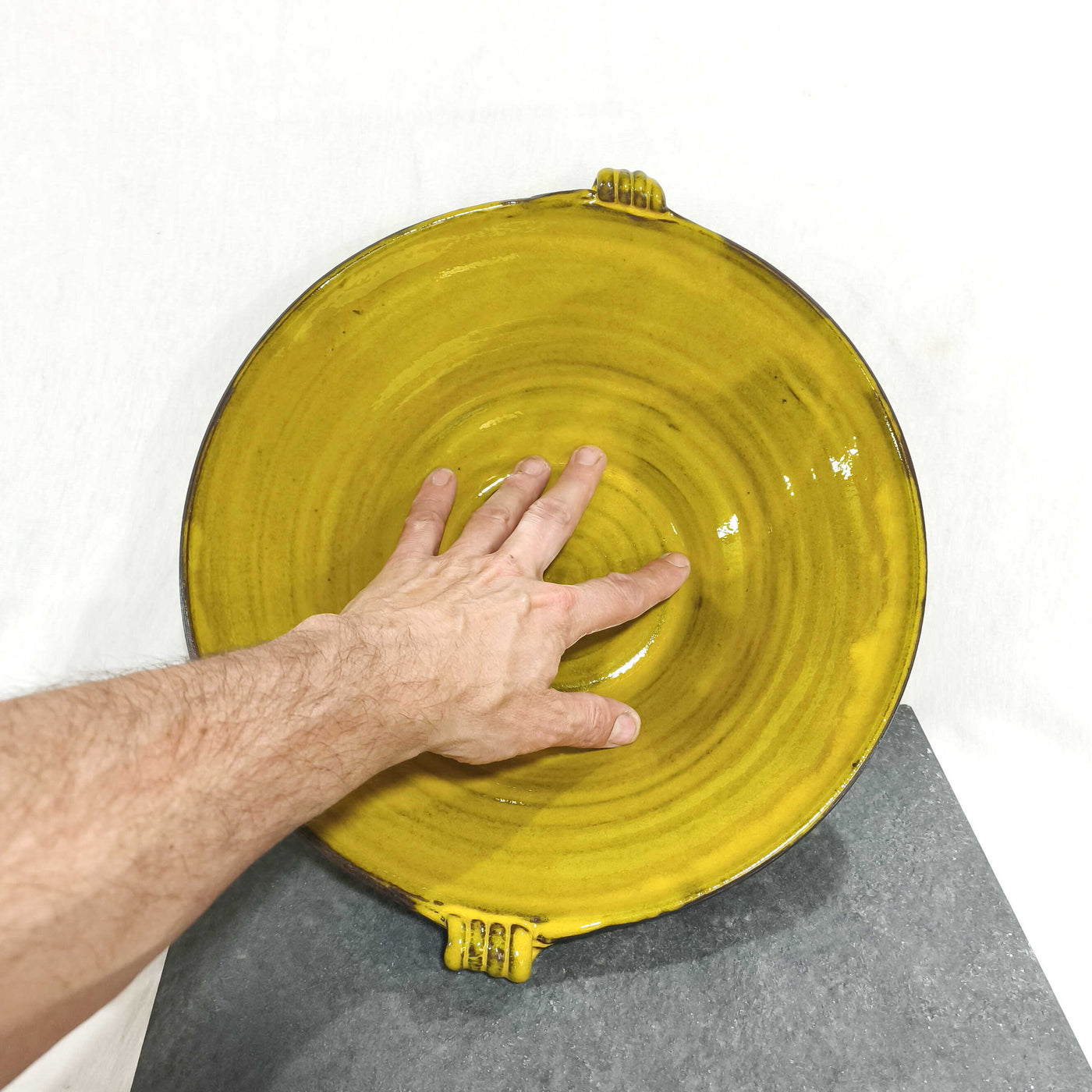 קערת הגשה, קערת סלט בצהוב חרדלי