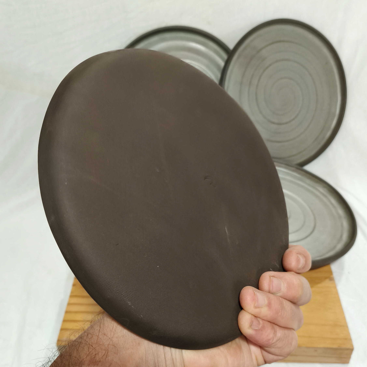 סט צלחות באפור ירקרק למנה ראשונה