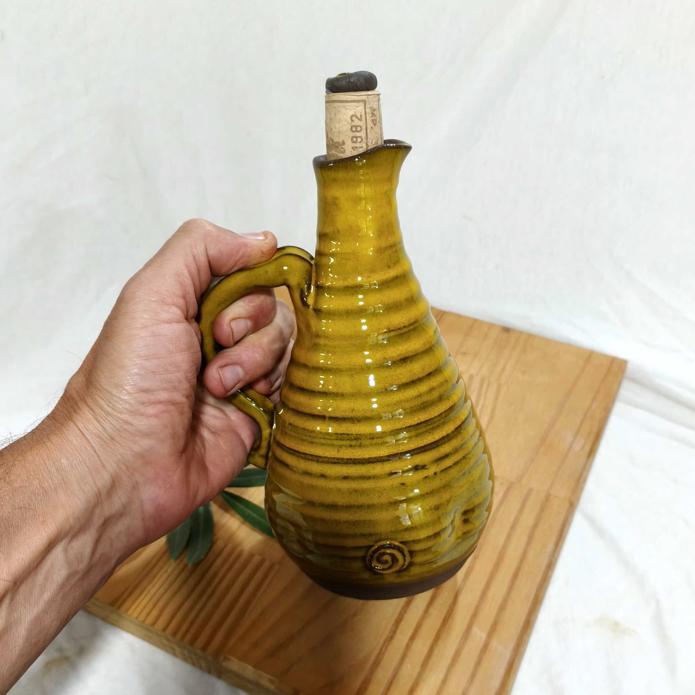 כלי לשמן זית צהוב חרדלי 750 מ"ל