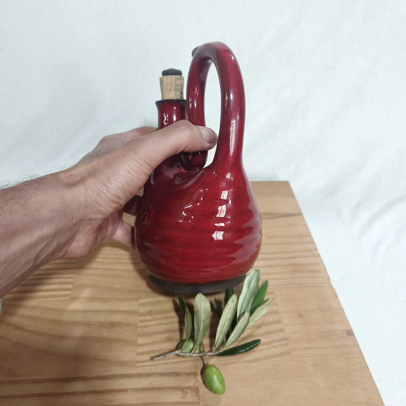 כלי לשמן זית  באדום
