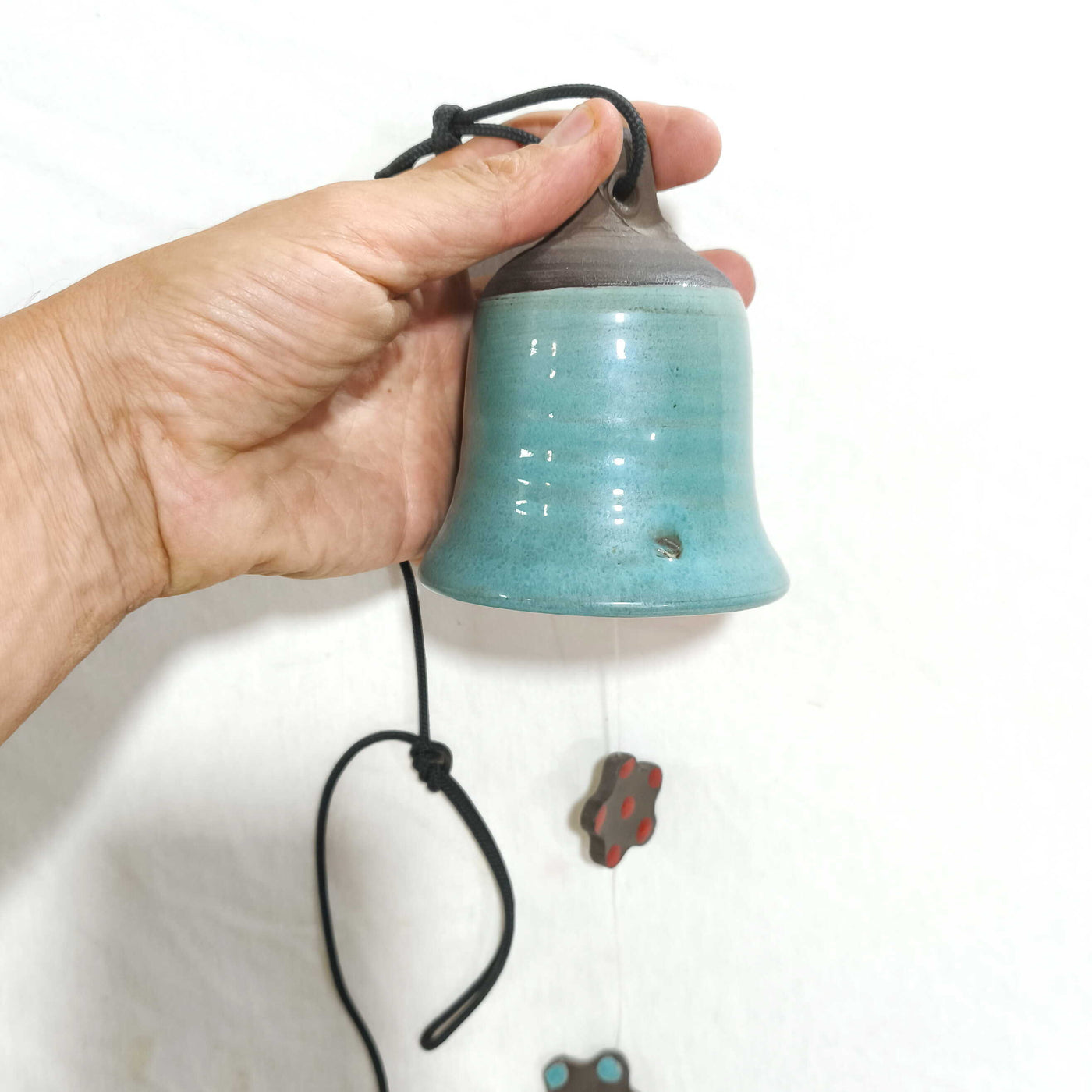 פעמון רוח כחול לתליה, עם פגם קטן