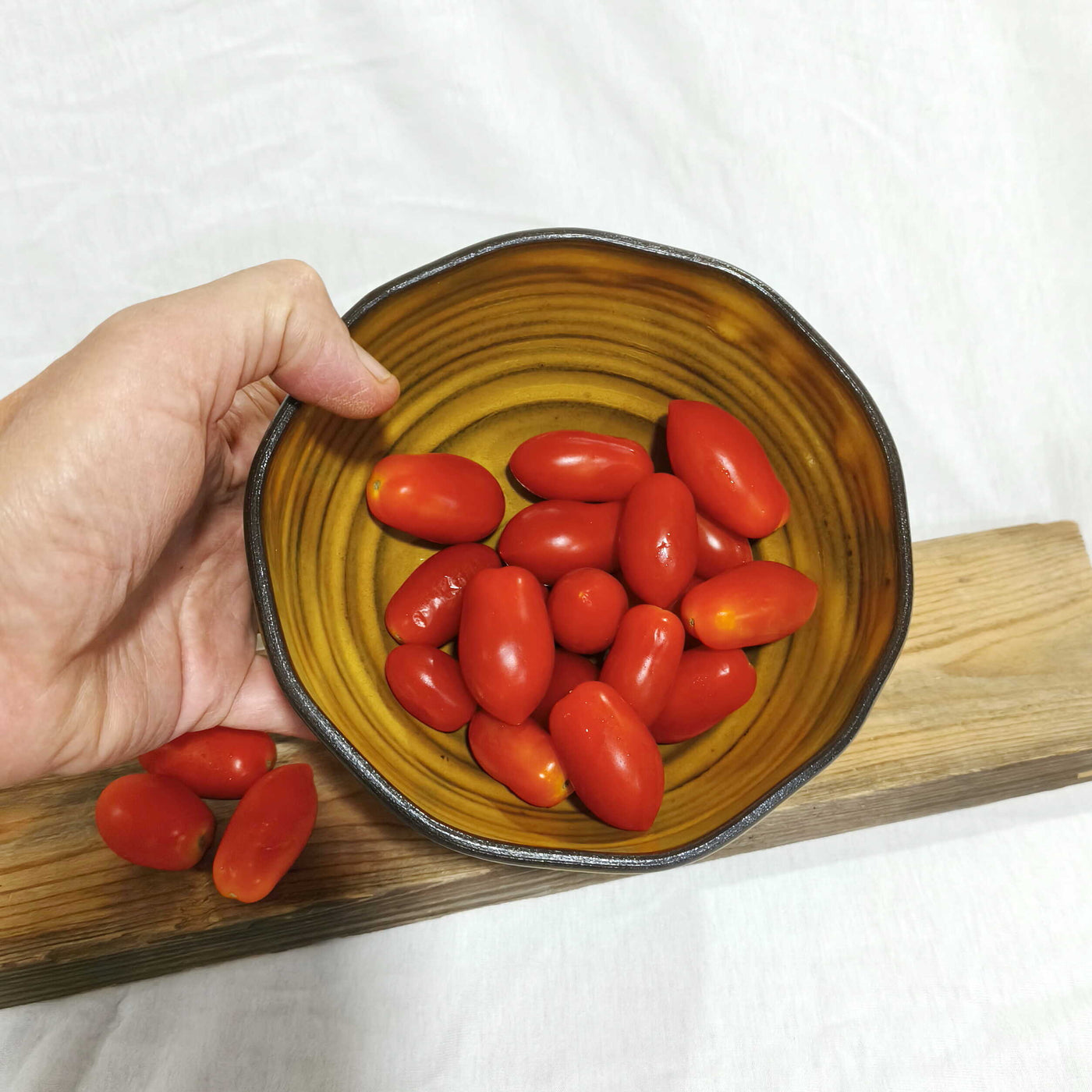 קערית בינונית לסלט/ קערת הגשה צהובה
