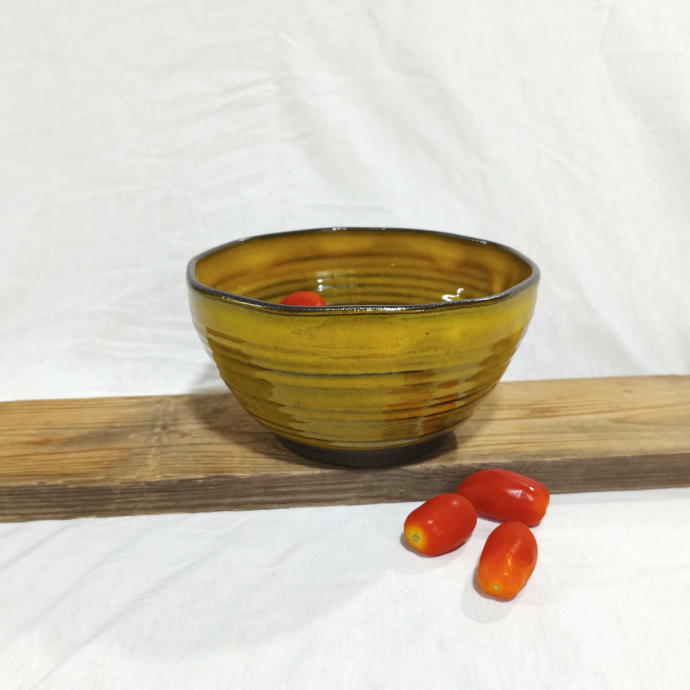 קערית בינונית לסלט/ קערת הגשה צהובה