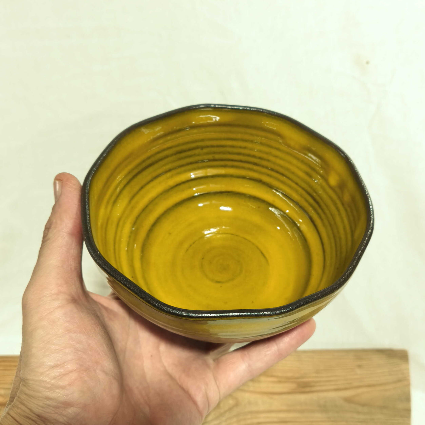 קערית בינונית לסלט/ קערת הגשה צהובה