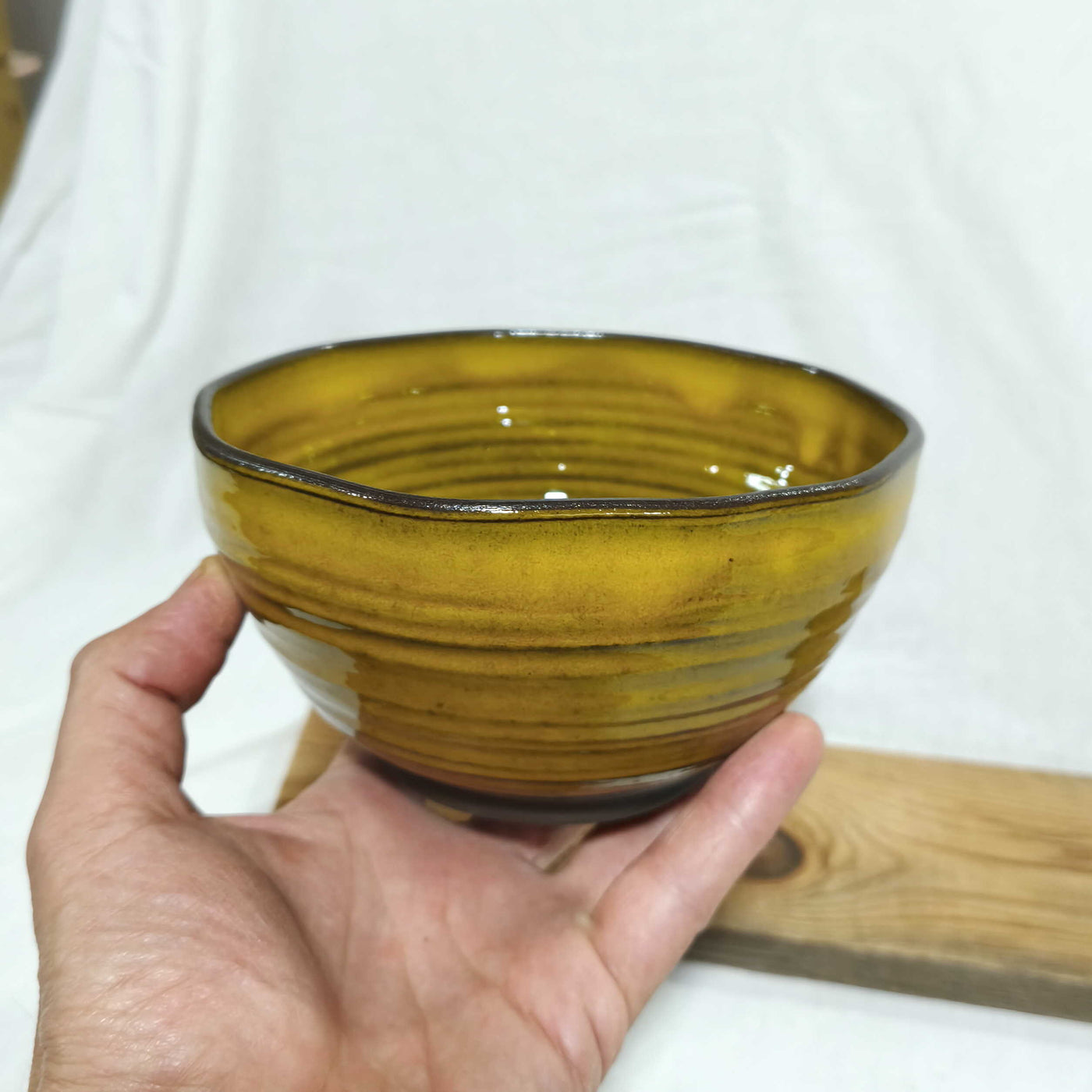 קערית בינונית לסלט/ קערת הגשה צהובה