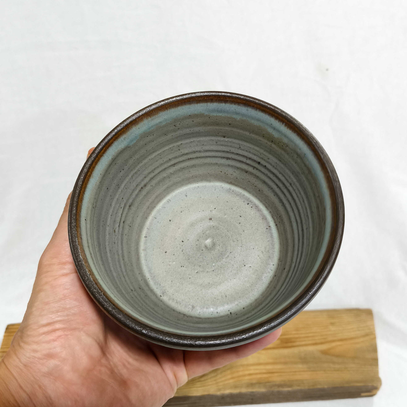 קערית למטבלים באפור ירקרק,  קוטר 15  ס"מ