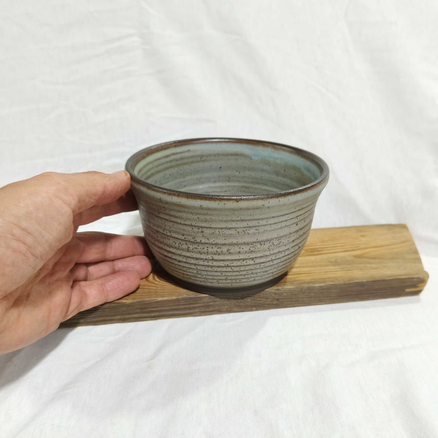 קערית למטבלים באפור ירקרק,  קוטר 15  ס"מ