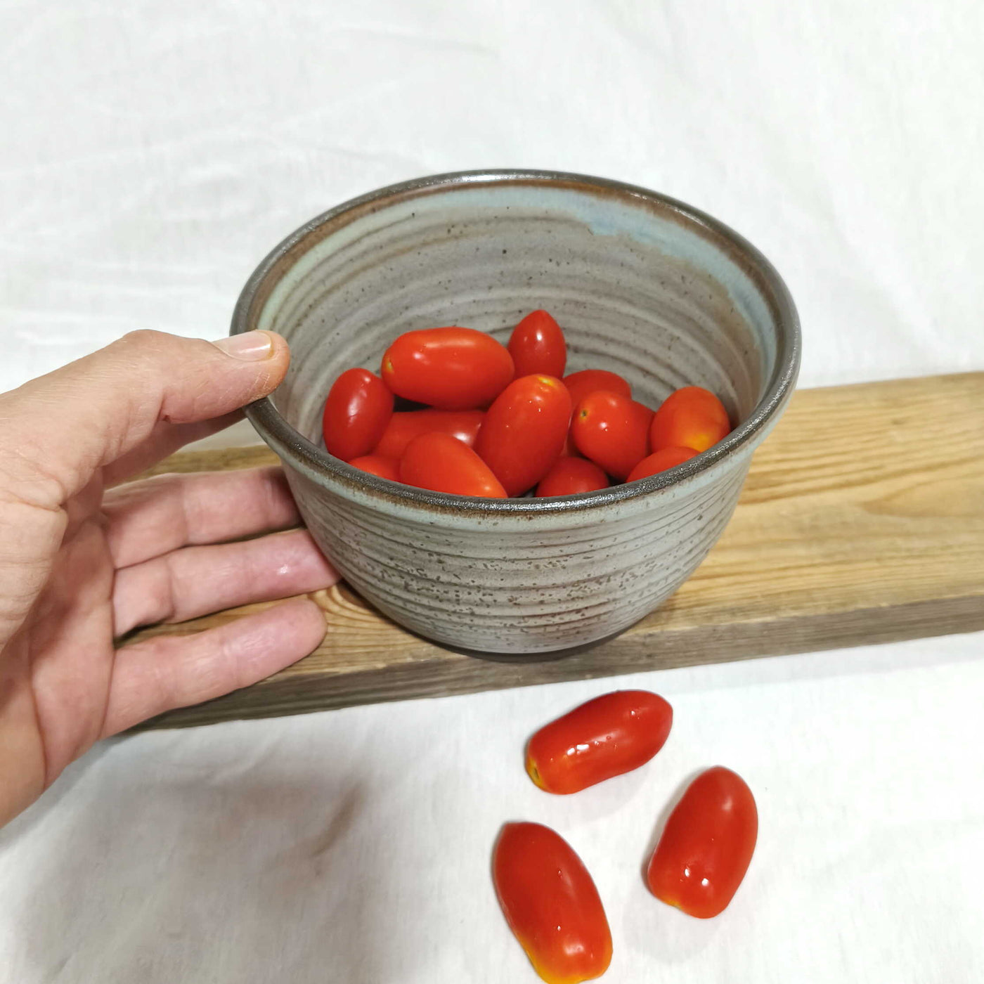 קערית למטבלים באפור ירקרק,  קוטר 15  ס"מ