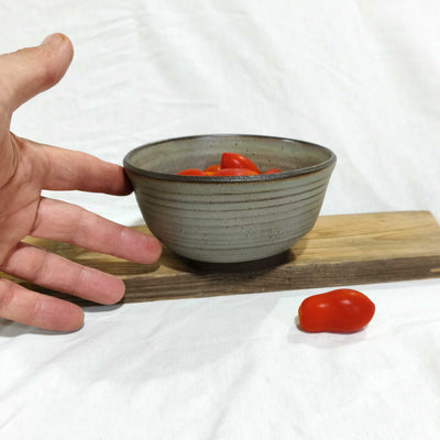 קערית  באפור ירקרק,  קוטר 14  ס"מ