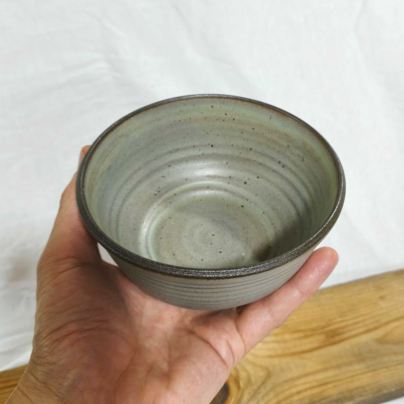 קערית  באפור ירקרק,  קוטר 14  ס"מ