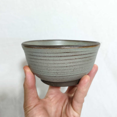 קערית  באפור ירקרק,  קוטר 14  ס"מ