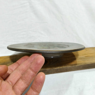 צלחת הגשה מיוחדת באפור ירקרק,  קוטר 22.5ס"מ